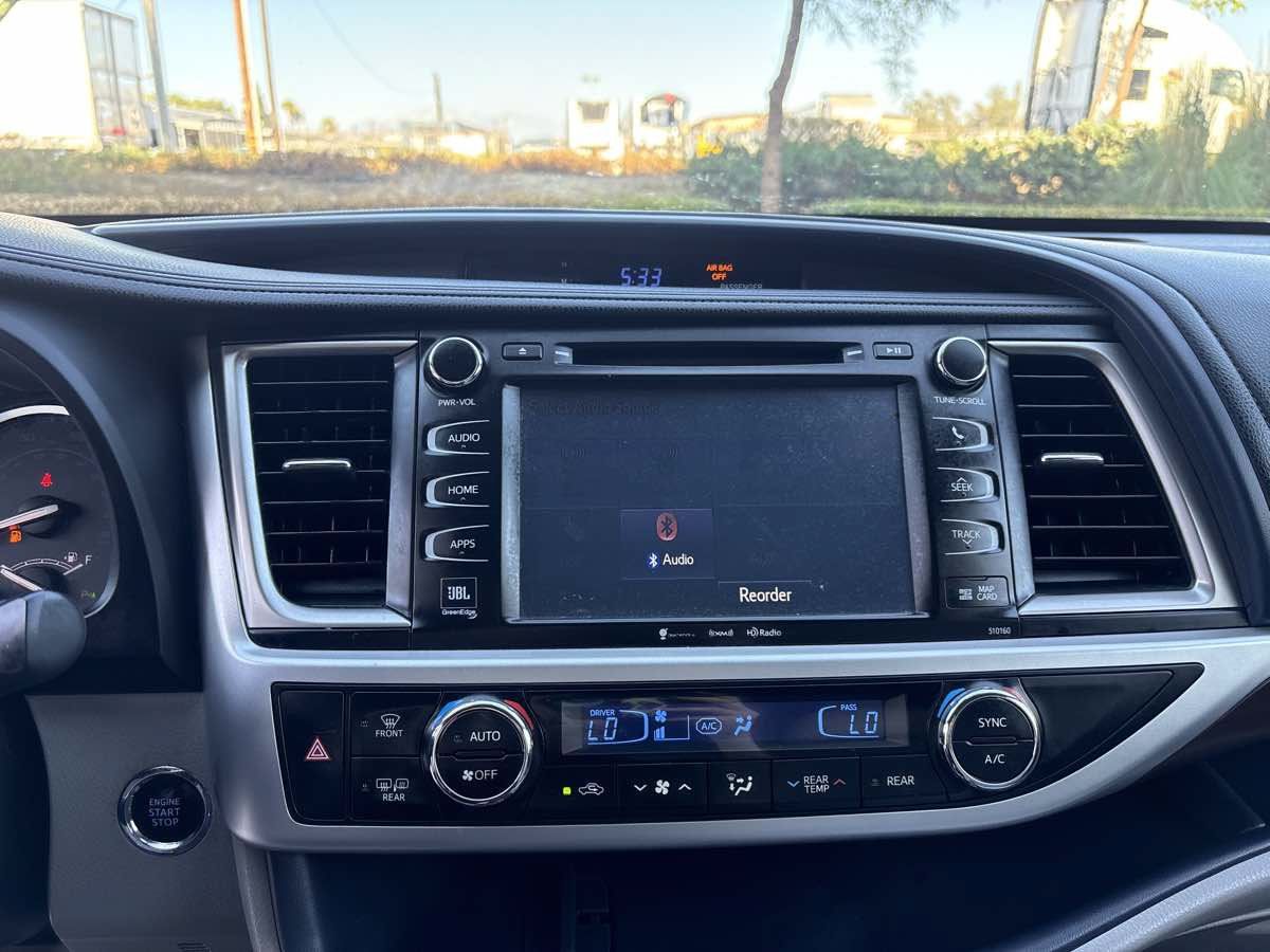 Used 2016 Toyota Highlander Limited AWD/4WD image 24
