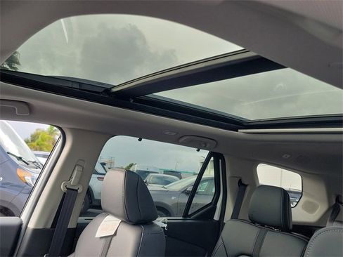 New 2025 Honda Pilot Touring image 32