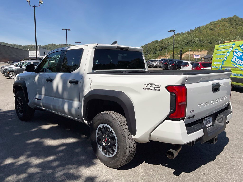Used 2025 Toyota Tacoma TRD Off-Road AWD/4WD image 4