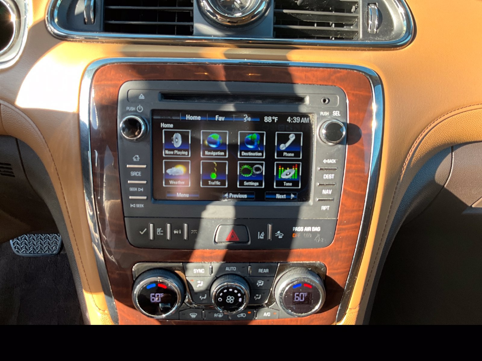 Used 2016 Buick Enclave Premium w/ Experience Buick Package FWD image 18