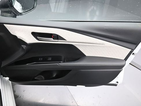 Used 2025 Toyota Camry XLE w/ Premium Package image 38