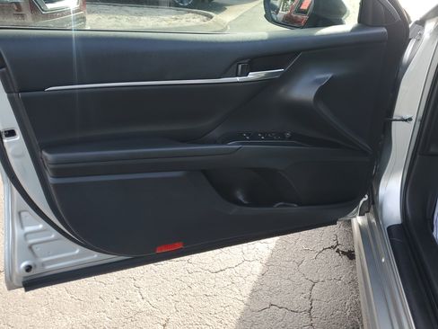 Used 2020 Toyota Camry SE image 16