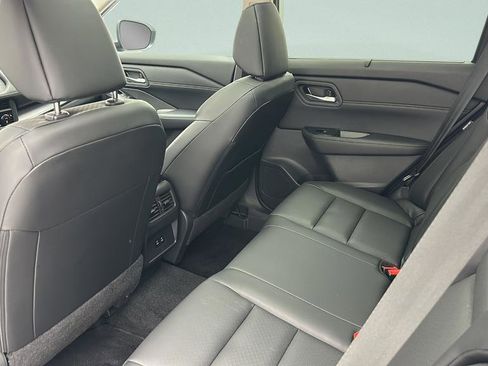 Used 2025 Nissan Rogue SV w/ SV Premium Package AWD/4WD image 10