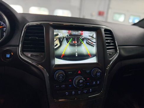 Used 2018 Jeep Grand Cherokee Altitude AWD/4WD image 18