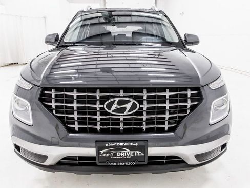 Used 2023 Hyundai Venue SEL FWD image 11