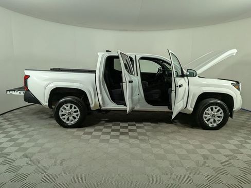 Used 2024 Toyota Tacoma SR AWD/4WD image 9