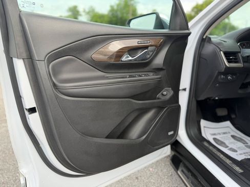 Used 2020 GMC Terrain Denali w/ Denali Premium Package FWD image 9
