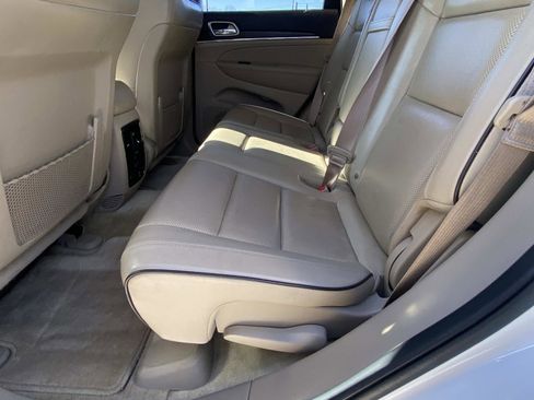 Used 2017 Jeep Grand Cherokee Overland image 14