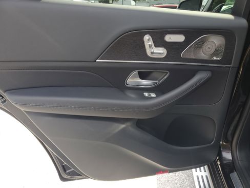 New 2026 Mercedes-Benz GLS 580 4MATIC image 11