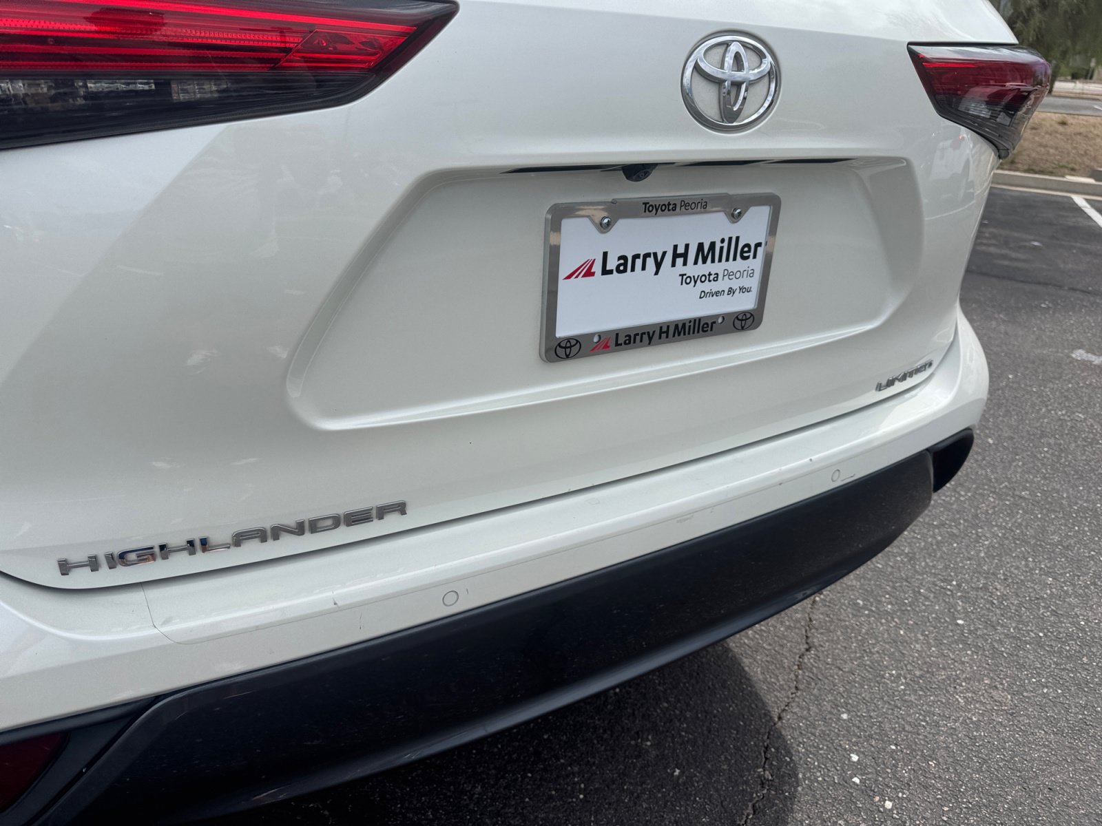 Used 2021 Toyota Highlander Limited FWD image 25