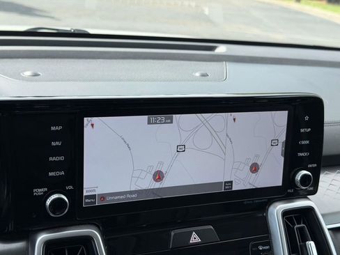 Used 2022 Kia Sorento S w/ Panoramic Sunroof Package image 3