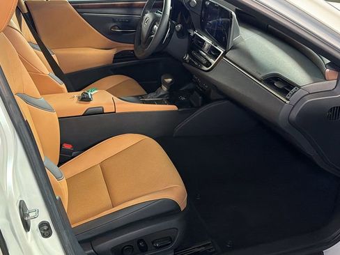 Certified 2022 Lexus ES 300h 300h w/ Premium Package image 10