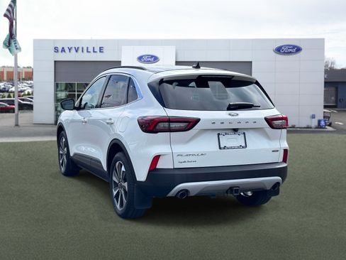 Used 2023 Ford Escape Platinum w/ Class II Trailer Tow Package AWD/4WD image 4