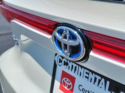 Certified 2022 Toyota Venza XLE AWD/4WD image 8