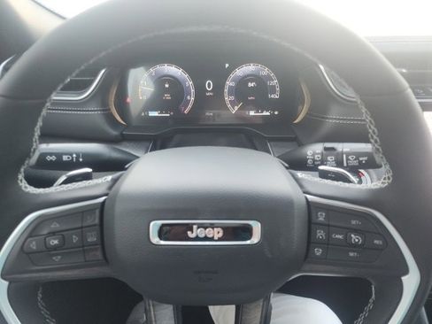 New 2025 Jeep Grand Cherokee Limited w/ Black Appearance Package image 15