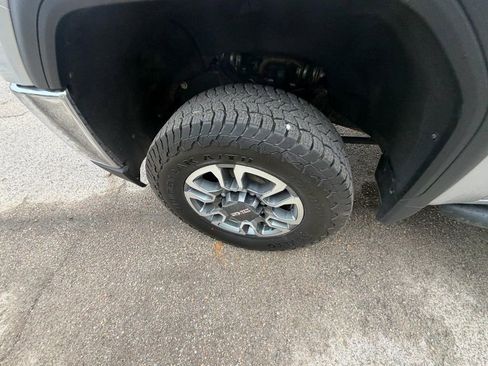 Used 2022 GMC Sierra 2500 SLE w/ SLE Value Package; image 9