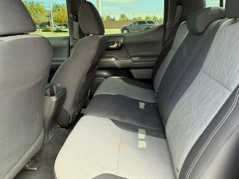 Used 2020 Toyota Tacoma TRD Off-Road w/ Technology Package AWD/4WD image 21