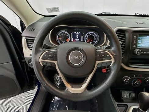 Used 2015 Jeep Cherokee Sport FWD image 11
