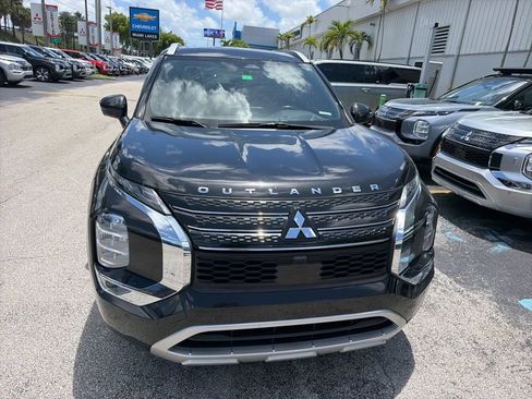 Used 2022 Mitsubishi Outlander SEL FWD image 2