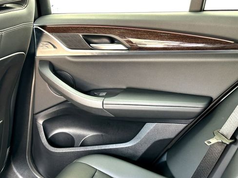 Certified 2025 BMW X4 xDrive30i image 19