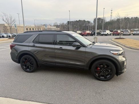 Used 2020 Ford Explorer ST w/ ST Street Pack image 5