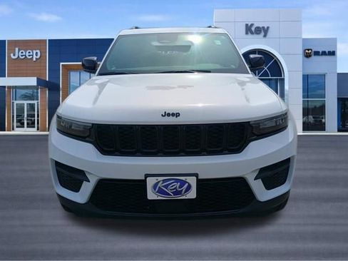 Certified 2023 Jeep Grand Cherokee Altitude AWD/4WD image 10