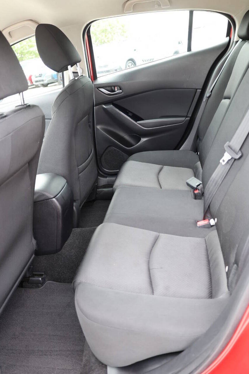 Used 2018 MAZDA MAZDA3 Sport FWD image 17