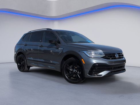 Used 2023 Volkswagen Tiguan SE R-Line image 2