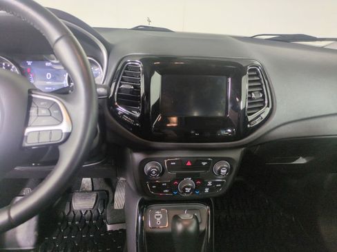 Used 2020 Jeep Compass Latitude image 19