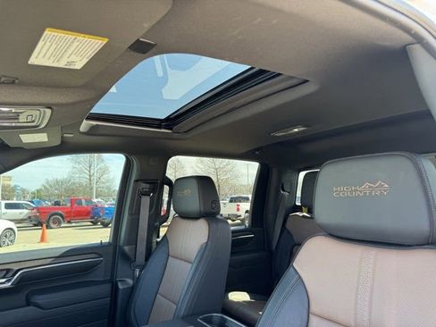 Used 2024 Chevrolet Silverado 2500 High Country w/ Technology Package AWD/4WD image 33