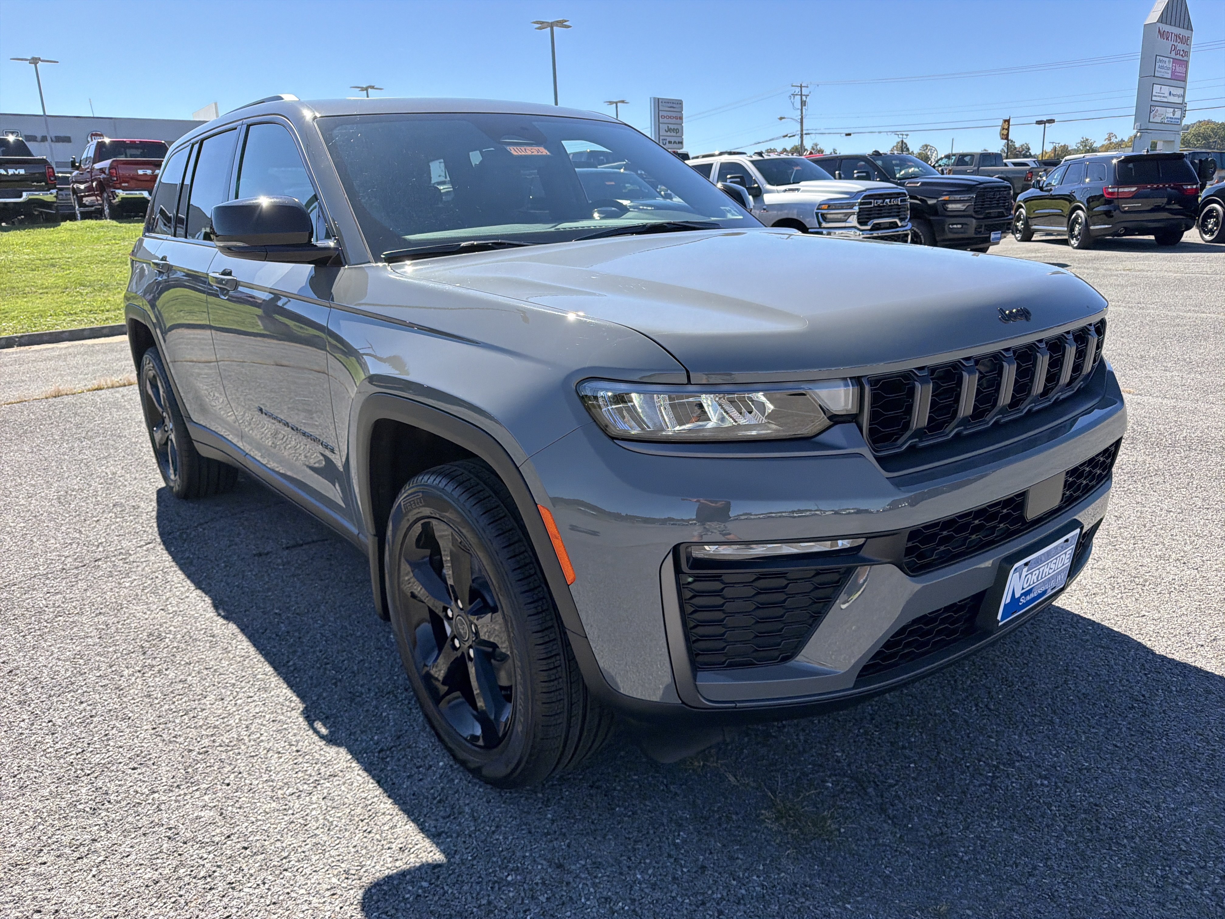 New 2027 Jeep Grand Cherokee Limited AWD/4WD image 3
