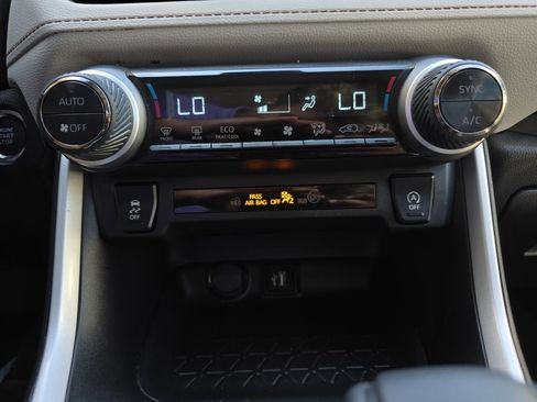 Used 2025 Toyota RAV4 XLE w/ Convenience Package image 19