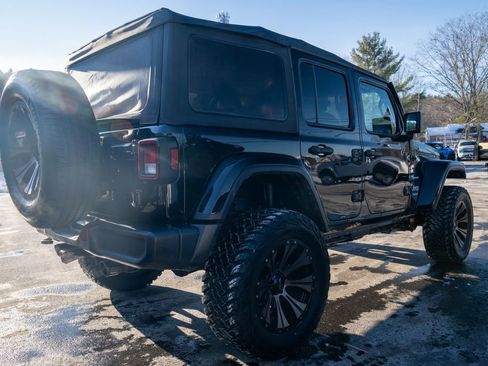 Used 2018 Jeep Wrangler Unlimited Sahara image 7