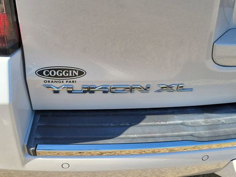 Used 2016 GMC Yukon XL Denali w/ Open Road Package image 17