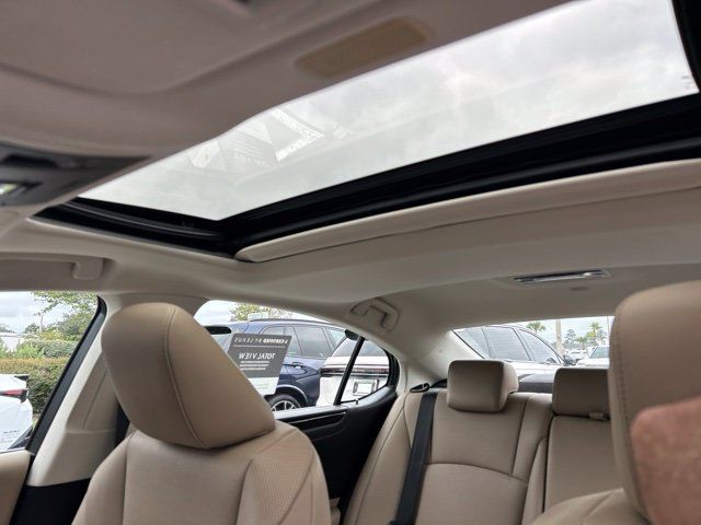 Used 2020 Lexus ES 300h w/ Premium Package FWD image 14
