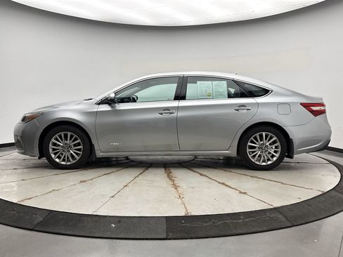 Used 2017 Toyota Avalon Limited w/ All Weather Liner Package FWD image 2