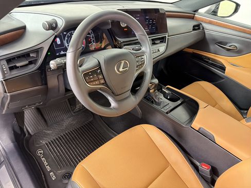 Used 2024 Lexus ES 350 w/ Premium Package image 4