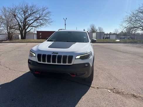 Used 2019 Jeep Cherokee Trailhawk w/ Cold Weather Group AWD/4WD image 2