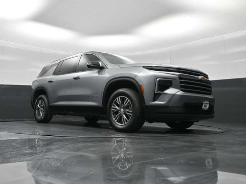 Used 2024 Chevrolet Traverse LT image 25
