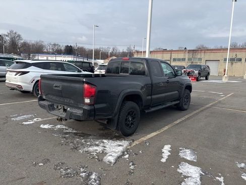 Used 2019 Toyota Tacoma SR image 5