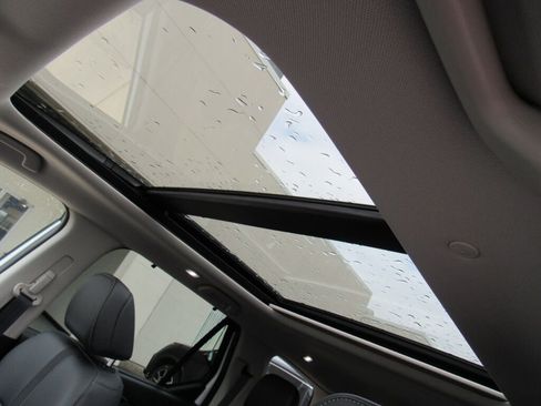 Used 2024 Honda Pilot Touring image 24