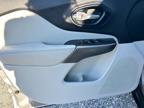 Used 2021 Jeep Cherokee Latitude Plus w/ Security Package image 7