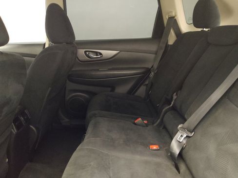 Used 2016 Nissan Rogue SV w/ SV Premium Package image 18