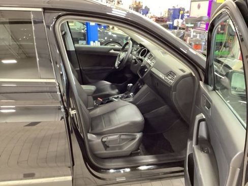 Used 2020 Volkswagen Tiguan SE w/ Panoramic Sunroof Package image 10