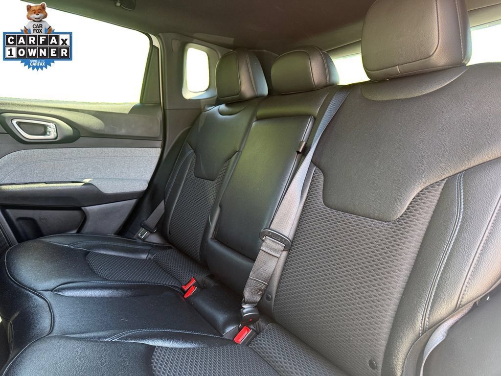 Used 2025 Jeep Compass Latitude AWD/4WD image 14