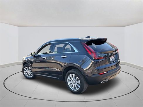 Certified 2023 Cadillac XT4 Luxury w/ Cold Weather Package image 3