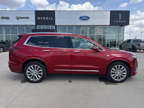Used 2024 Cadillac XT6 Premium Luxury w/ Technology Package AWD/4WD image 2