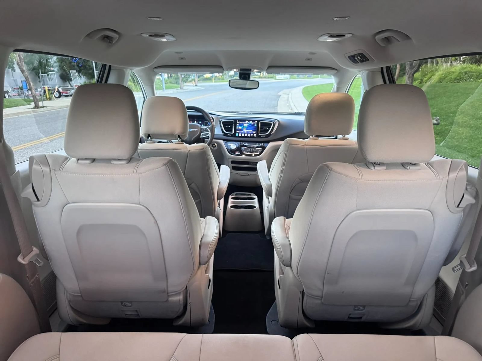 Used 2019 Chrysler Pacifica Touring Plus FWD image 12
