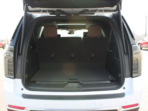 New 2026 Chevrolet Suburban High Country image 14