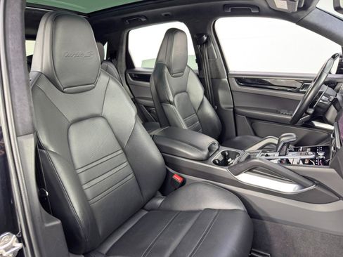 Used 2021 Porsche Cayenne Turbo S AWD/4WD image 40